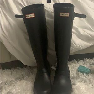 black hunter boots